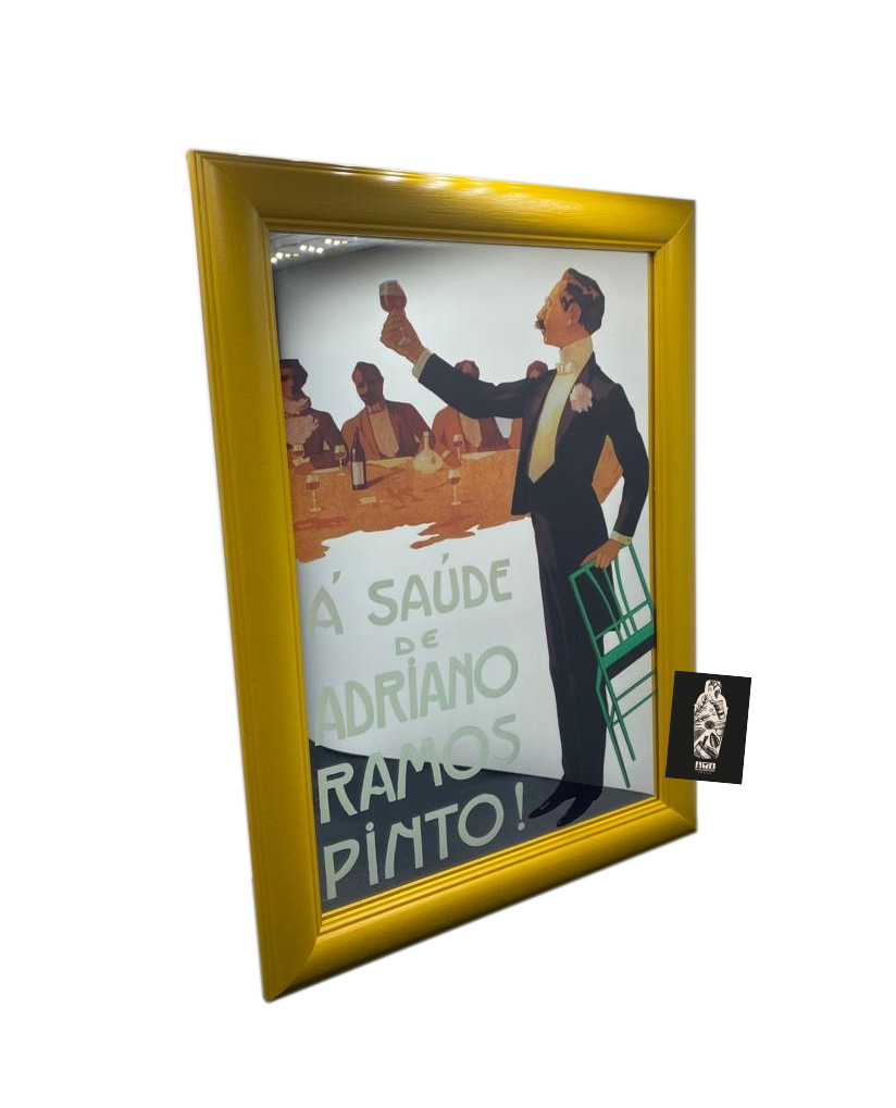 Ramos Pinto Portwein Spiegel im Holzrahmen "A SAUDE DE ADRIANO RAMOS PINTO!" Maße: ca. 47x35,5cm 