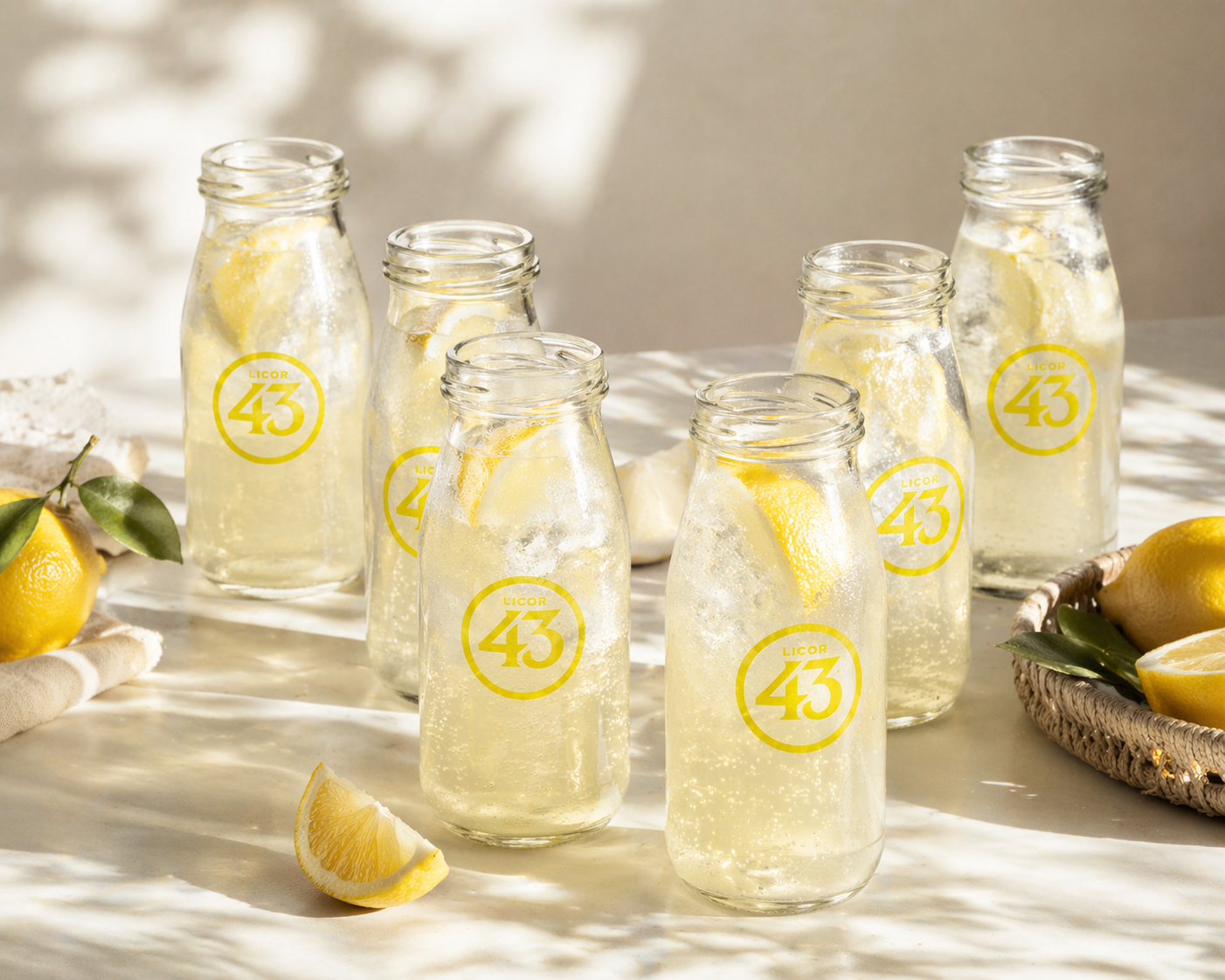 Licor 43 Milchflasche 6er Set – Cocktailgläser im Milchflaschen-Design für Likör, Longdrinks & Desserts | Glasbecher mit Licor 43 Motiv