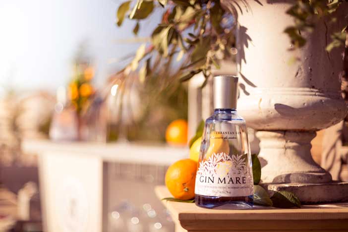 Gin Tonic Set - Gin Mare 0,7l 700ml (42,7% Vol) + 6x Fever Tree Mediterranean Tonic Water 200ml - Inkl. Pfand MEHRWEG