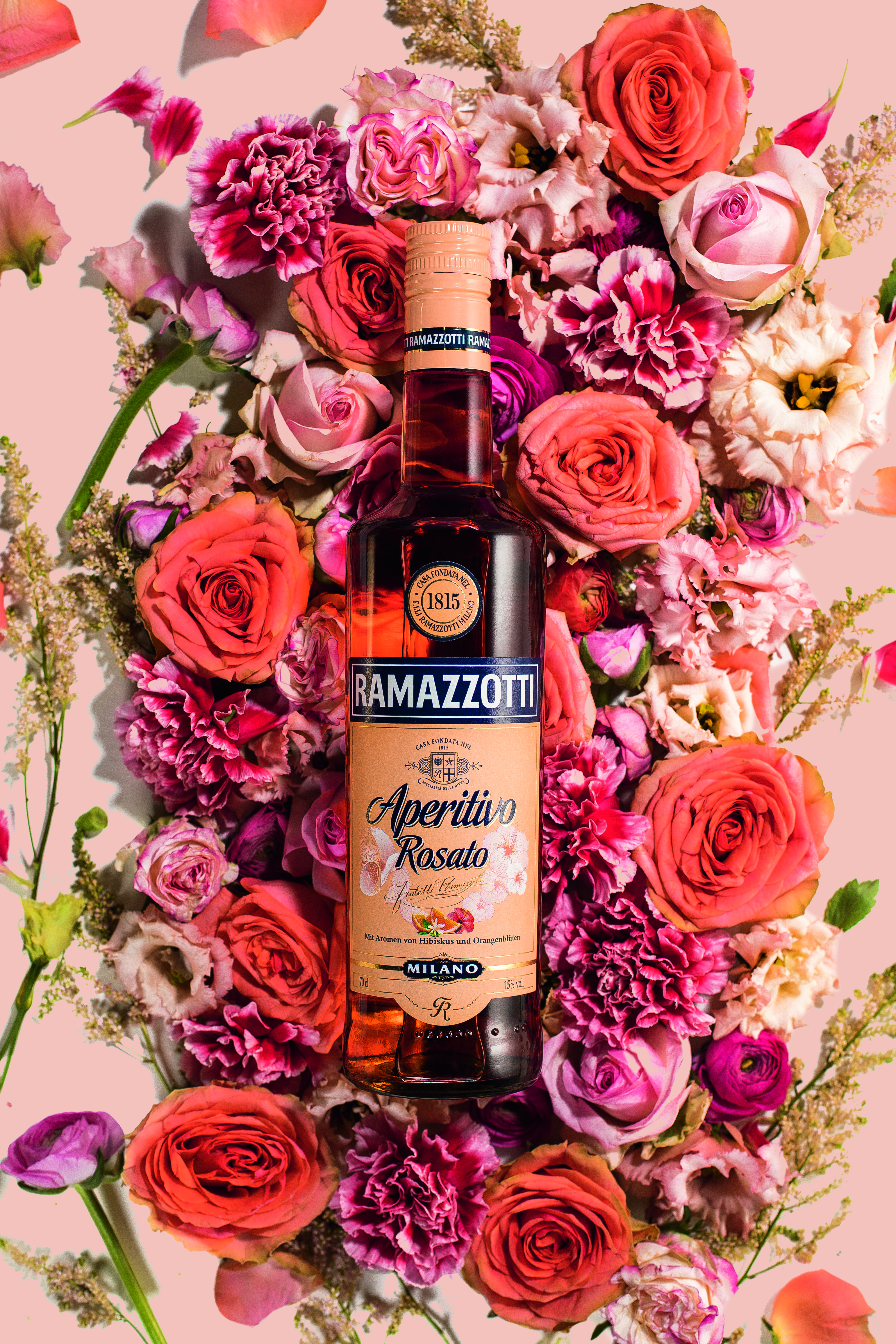 Ramazzotti Rosato Aperitivo 0,7L (15% Vol) Aromen von Hibiskus und Orangenblüten- [Enthält Sulfite]