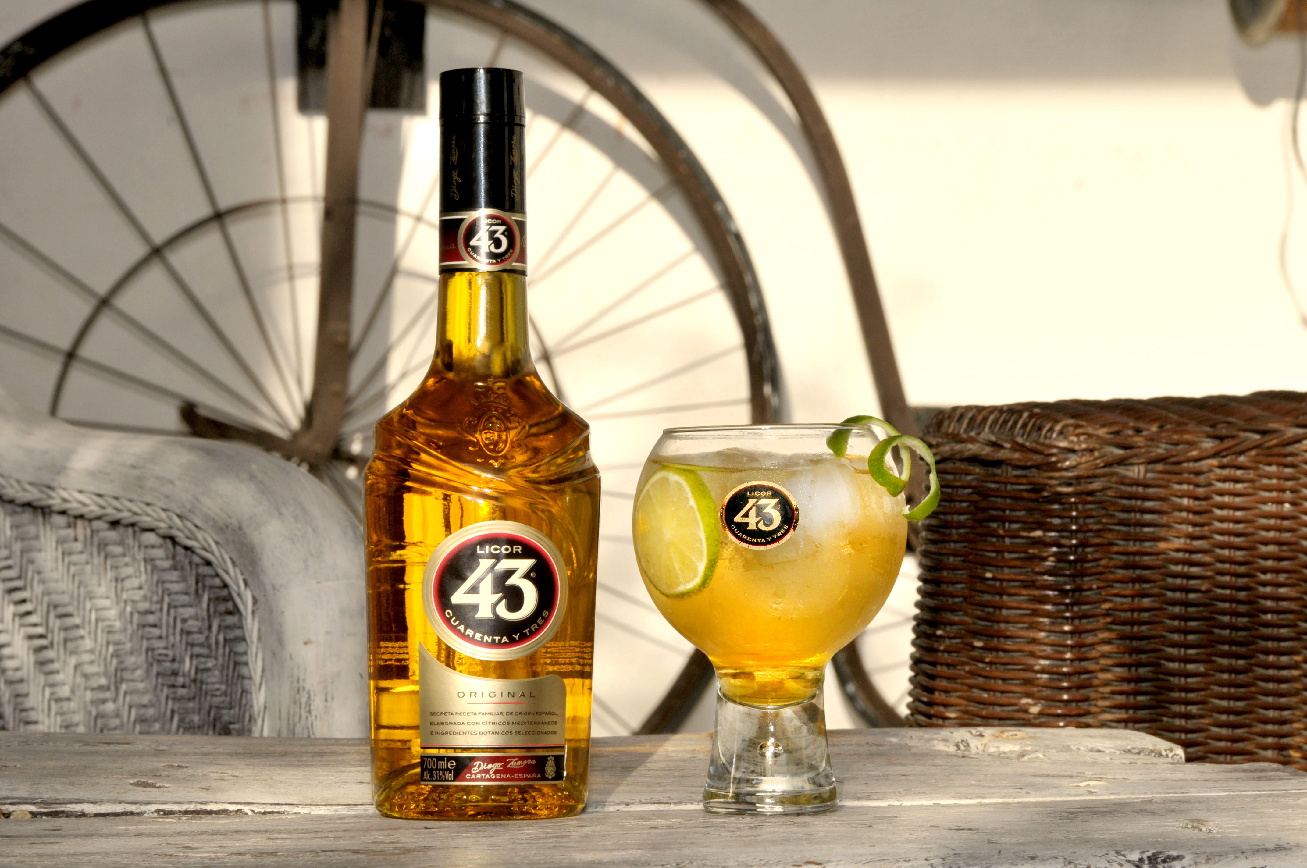 Licor 43 Set Geschenkset - Licor 43 0,7l (31% Vol) + 2x Gläser Glas- [Enthält Sulfite] Likör Liquor 43er