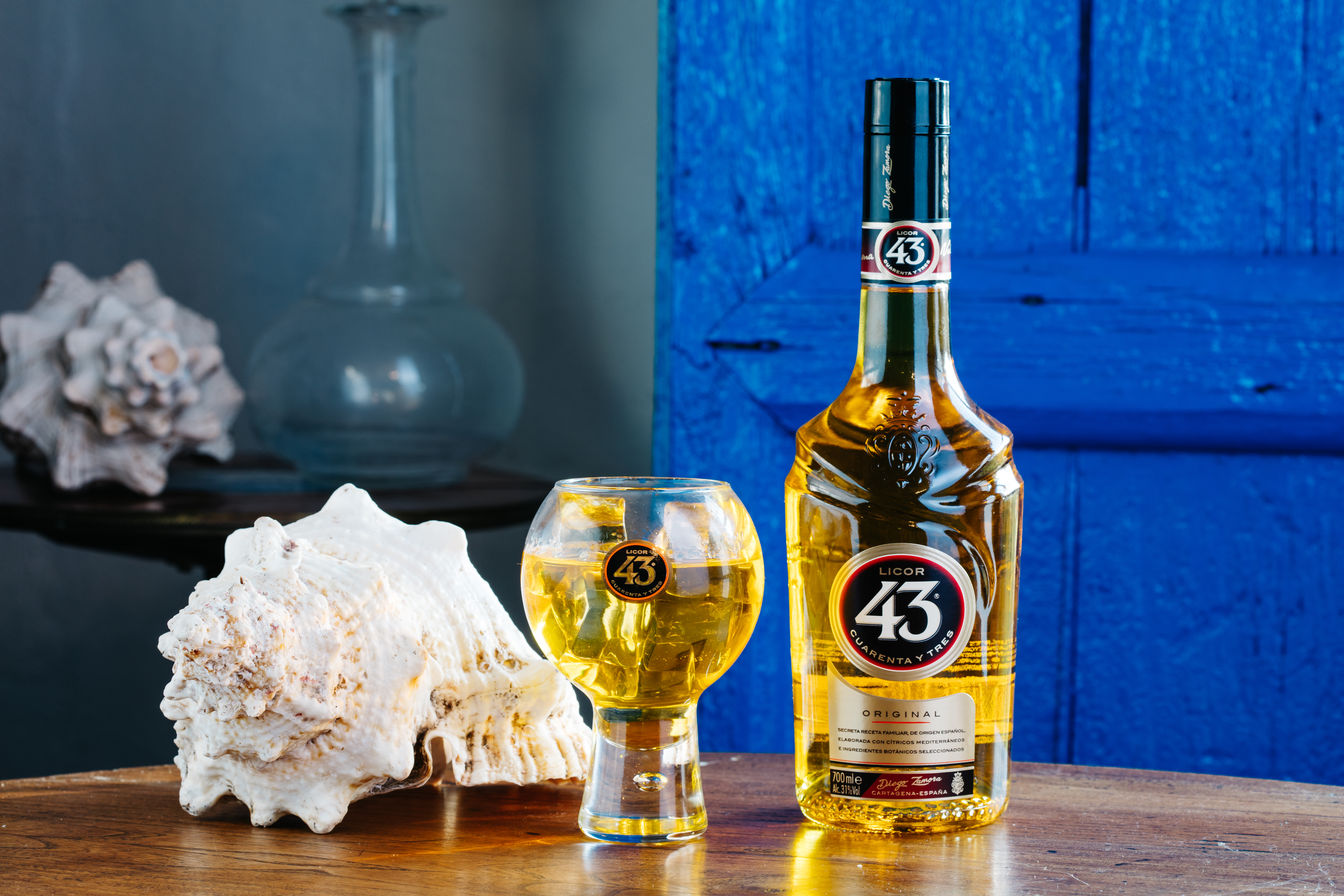 Licor 43 Geschenkset Cuarenta y Tres 0,7l (31% Vol) + 2x Milch Flasche/ Gläser +2x Kaffee Kännchen + 1 Fächer- [Enthält Sulfite]
