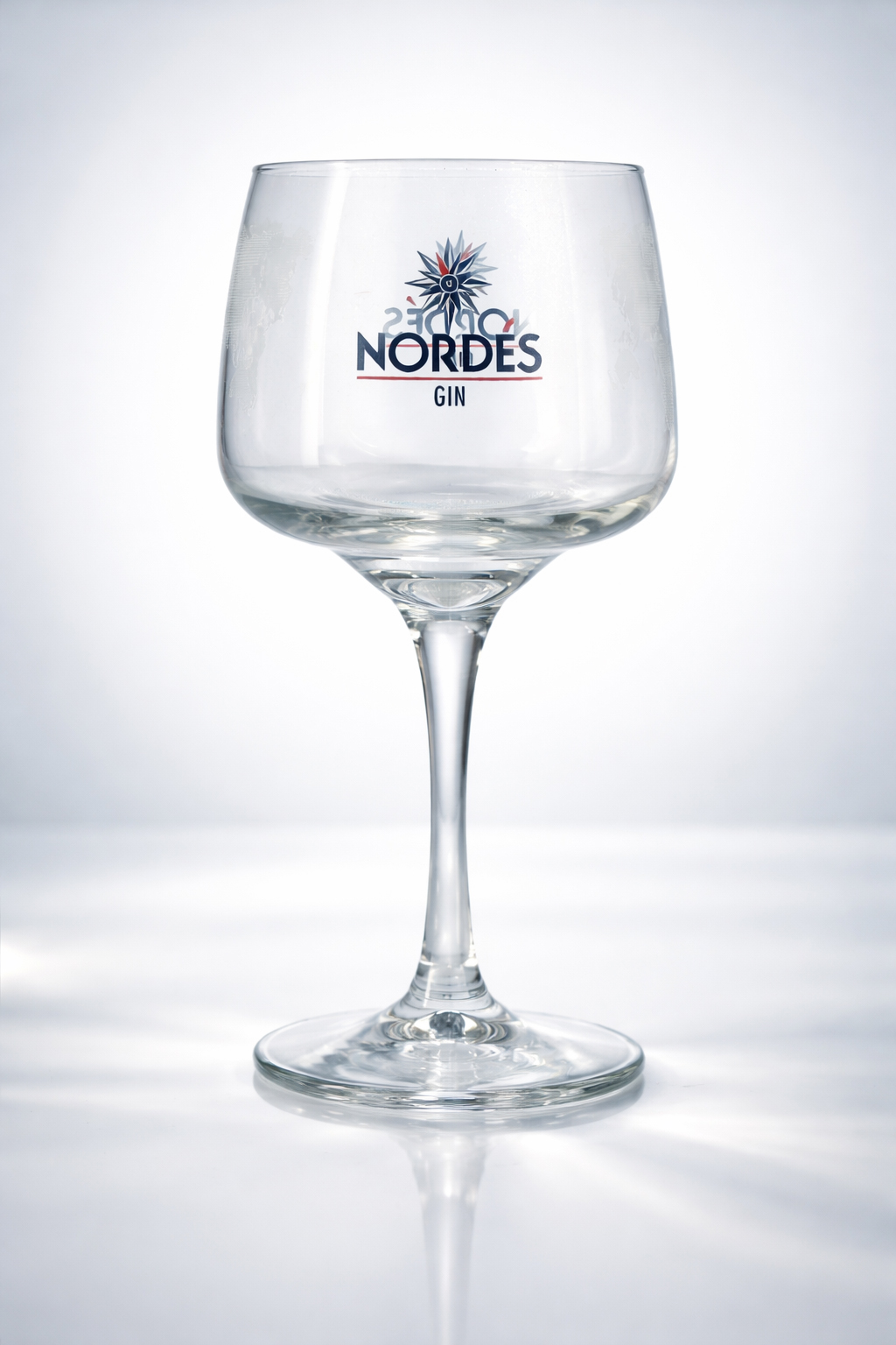 Nordés Gin Glas 6er Set – Original Ballon Gin Tonic Gläser mit Stiel – Großes Copa Glas mit Nordés Logo – Premium Cocktailgläser für Gin & Tonic