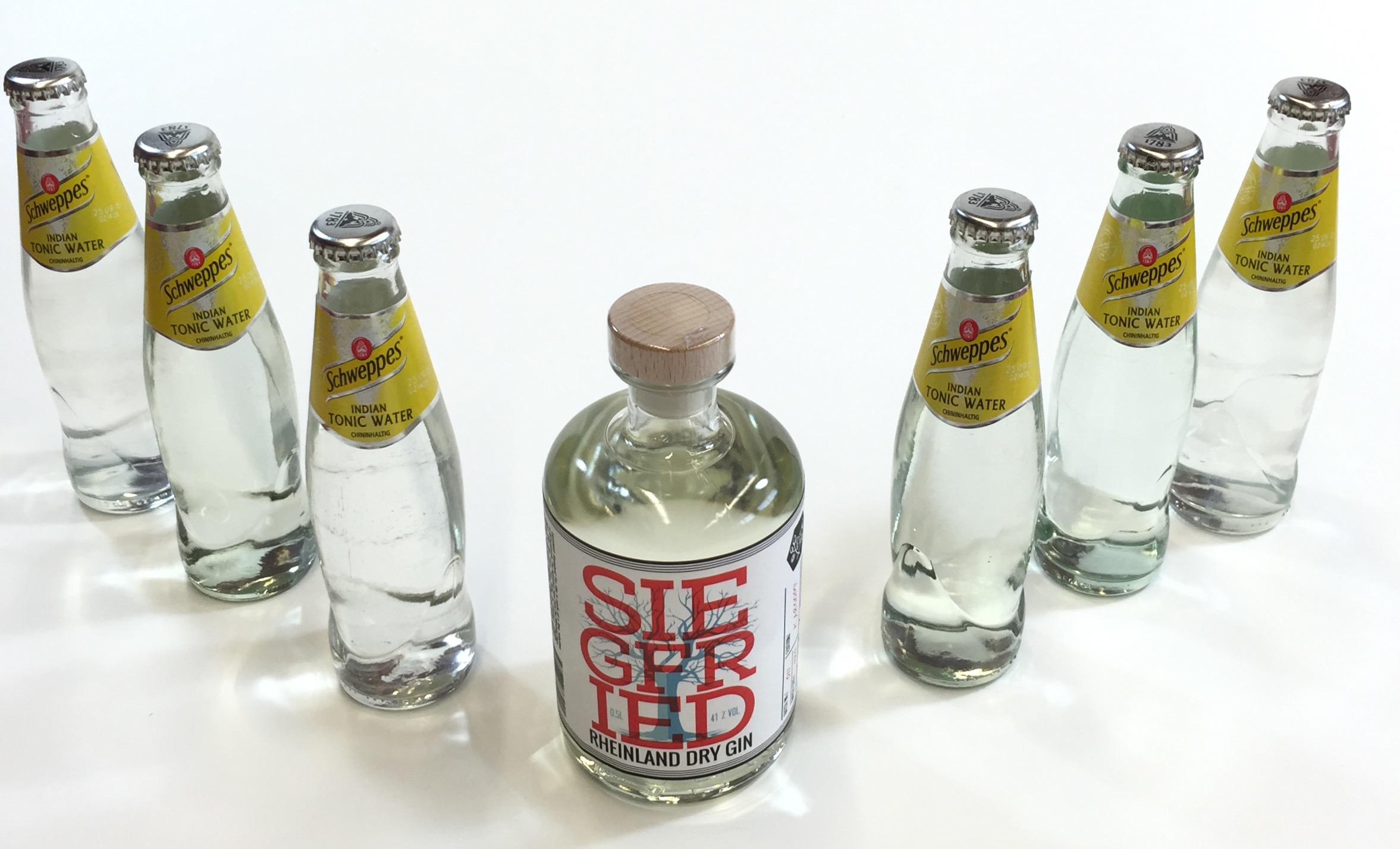 Siegfried Gin Tonic Set - Siegfried Rheinland Dry Gin 500ml (41% Vol) + 6 Schweppes Tonic Water 200ml - Inkl. Pfand MEHRWEG