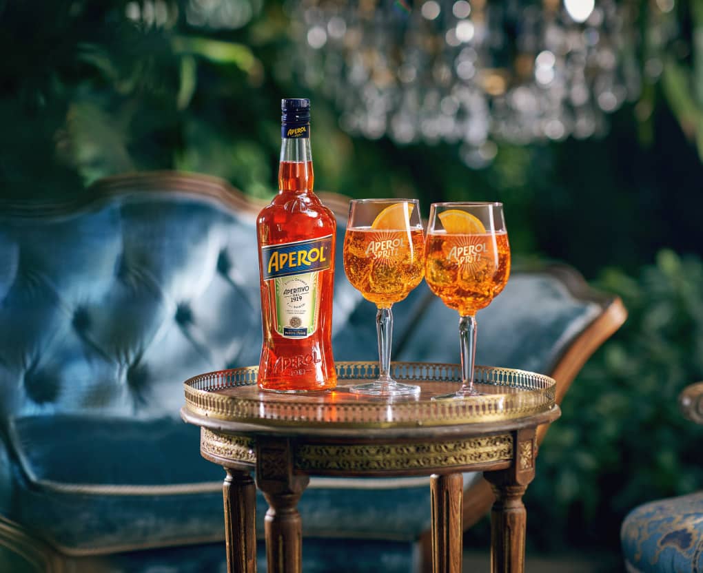 Aperol Set - Aperol Aperitivo 0,7L (11% Vol.) + 6 Aperol Spritz Gläser + Sonnenbrille & 2 Pins- [Enthält Sulfite]