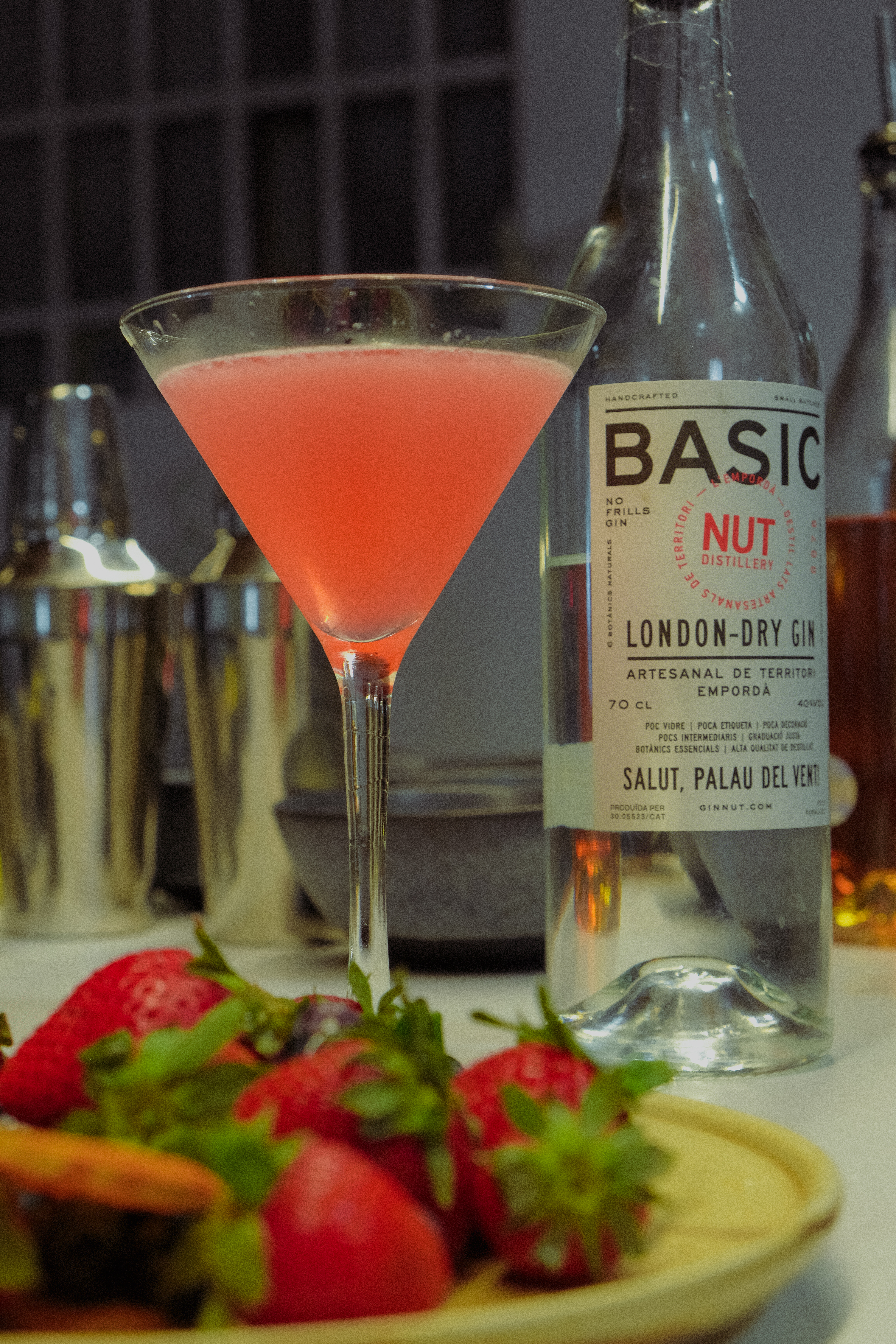 NUT 12er Set Basic London Dry Gin 12x 0,7L (40% Vol) NUT Distillery No Frills Gin 6 Botanicals - [Enthält Sulfite]