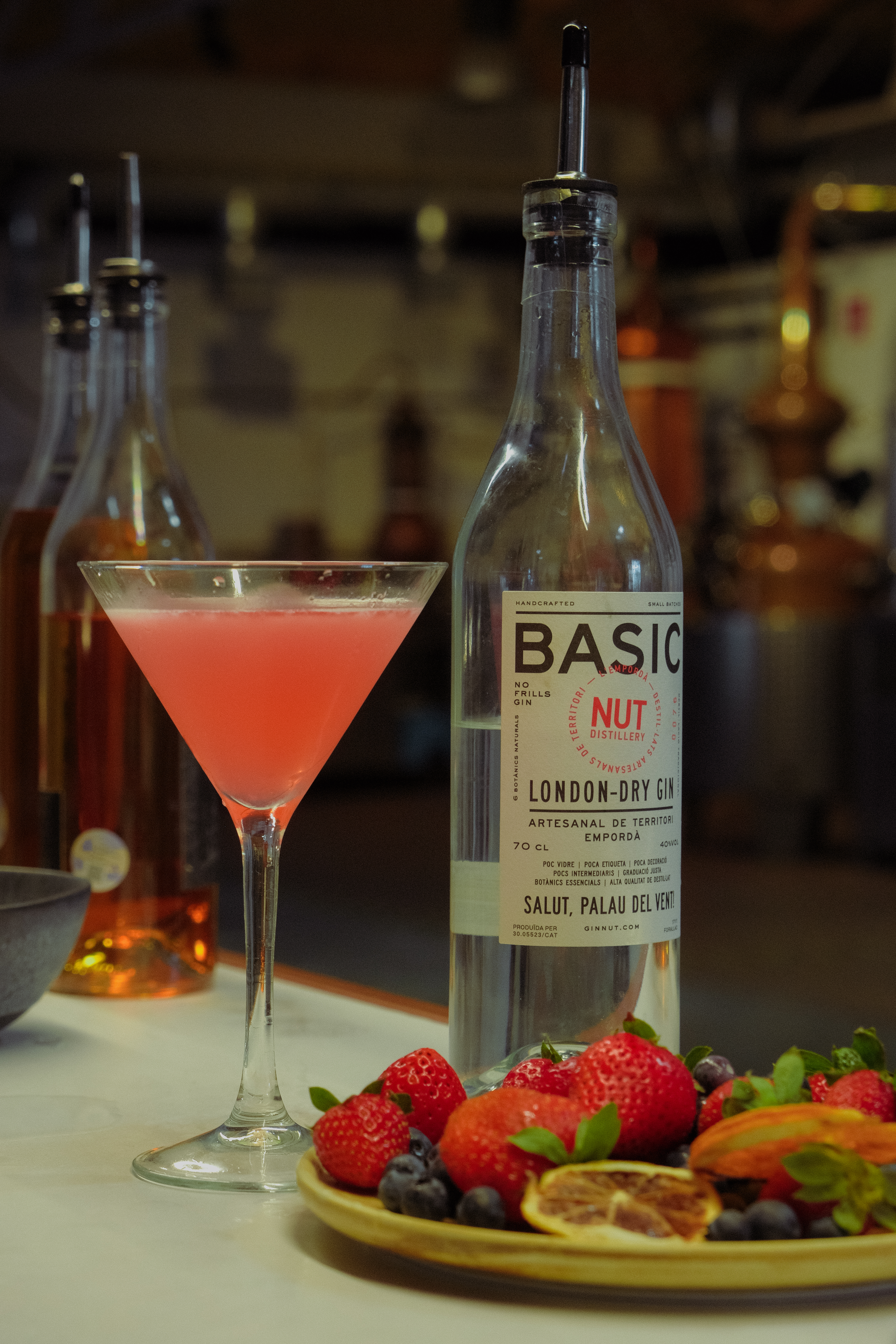 Nut Basic Geschenkset - Nut Basic London Dry Gin 0,7L 40% Vol. + 2 Mixcompany Kristall Longdrinkgläser + Fever Tree Mediterranean & Fever Tree Indian Tonic Water - Geschenkbox- [Enthält Sulfite]