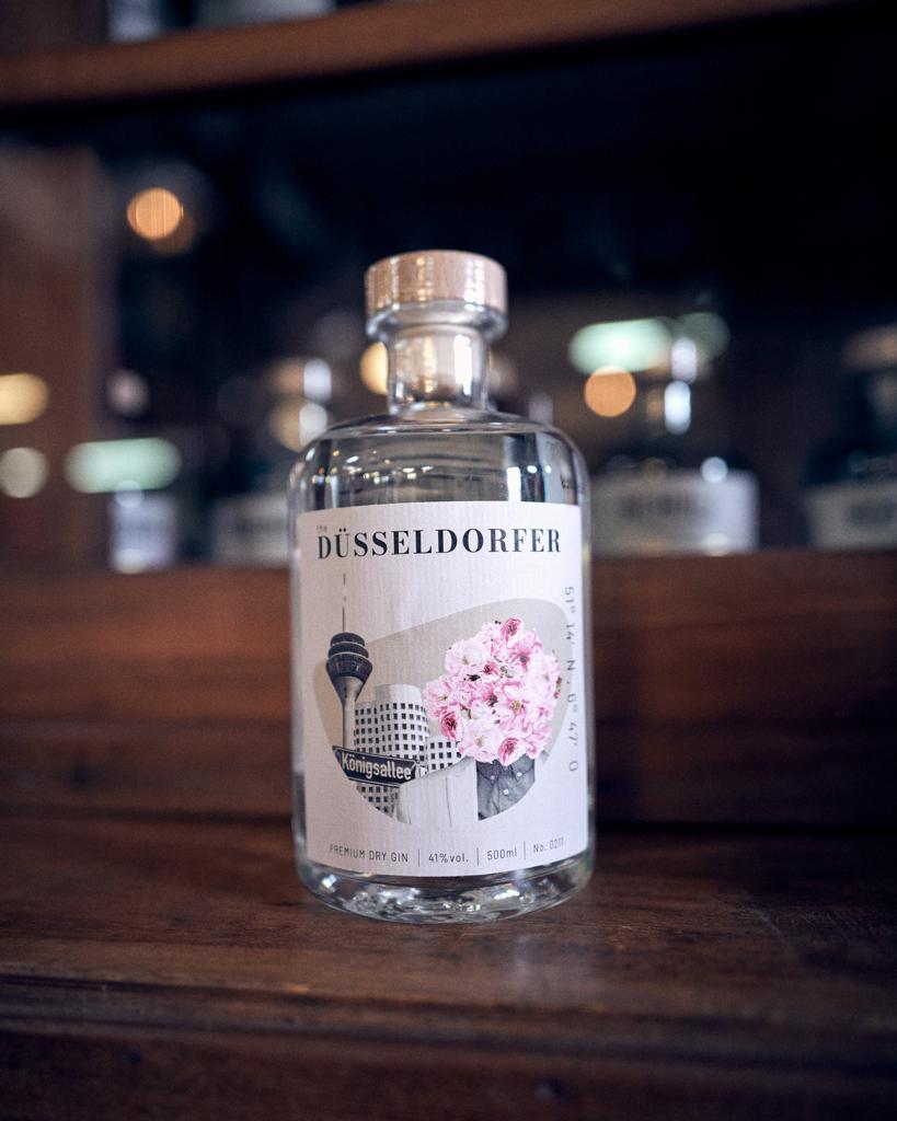 THE CITY GIN’S – Düsseldorfer Gin 0,5 l – Premium Dry Gin 41 % Vol – handcrafted Botanicals – urbaner Genuss mit rheinischem Charme - [Enthält Sulfite]