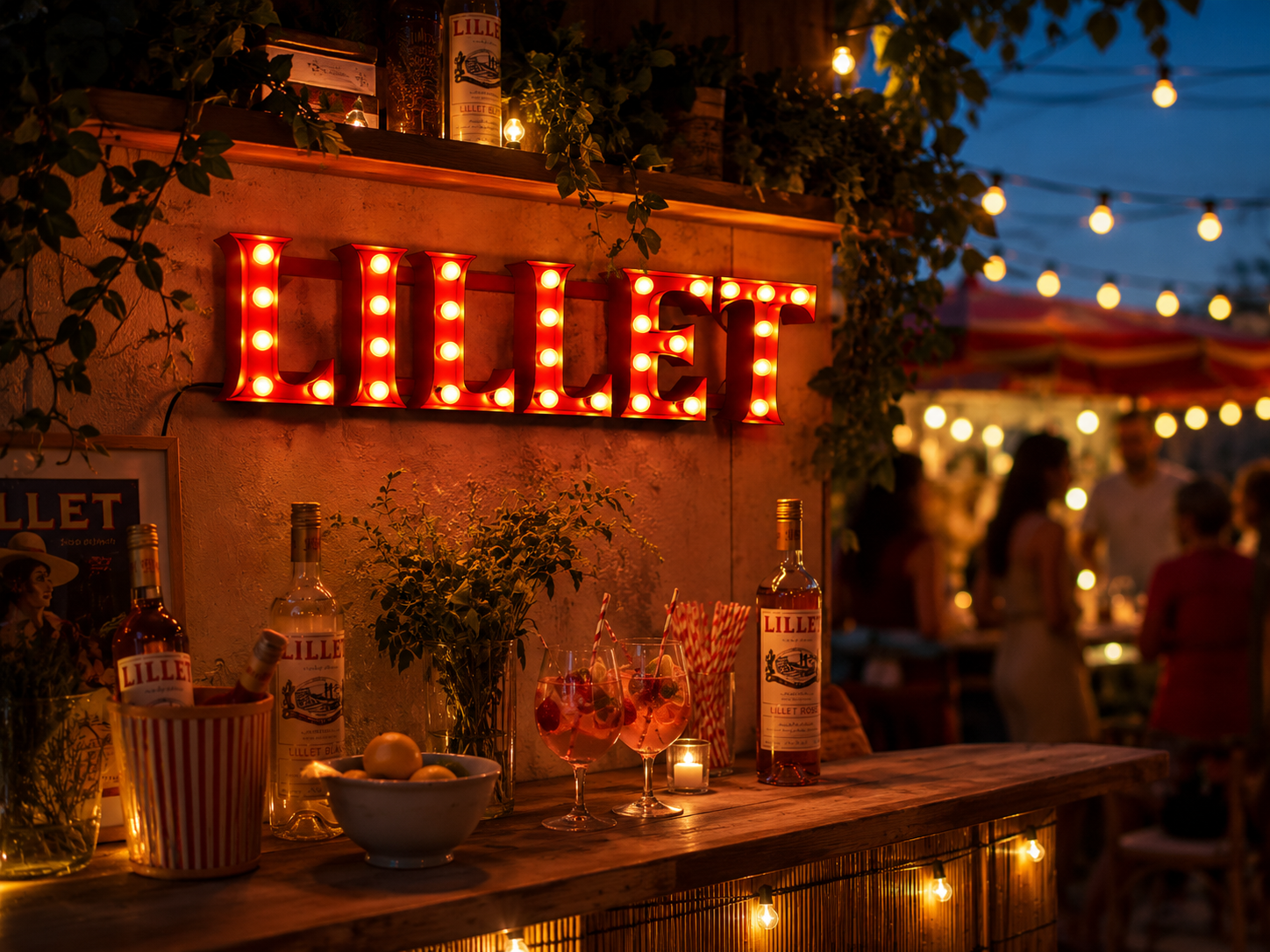 LILLET LED Leuchtschild Retro Rot – Beleuchtete Bar Deko mit Warmweißen LEDs | Vintage Schriftzug Lampe für Bar, Party & Zuhause 79,5 x 13 x 22 cm