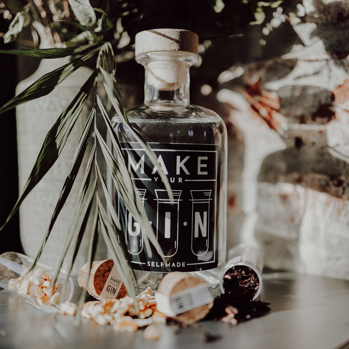 Make You Gin Geschenkset Weiß mit 12 Botanicals und Safran & Kaffeebohnen