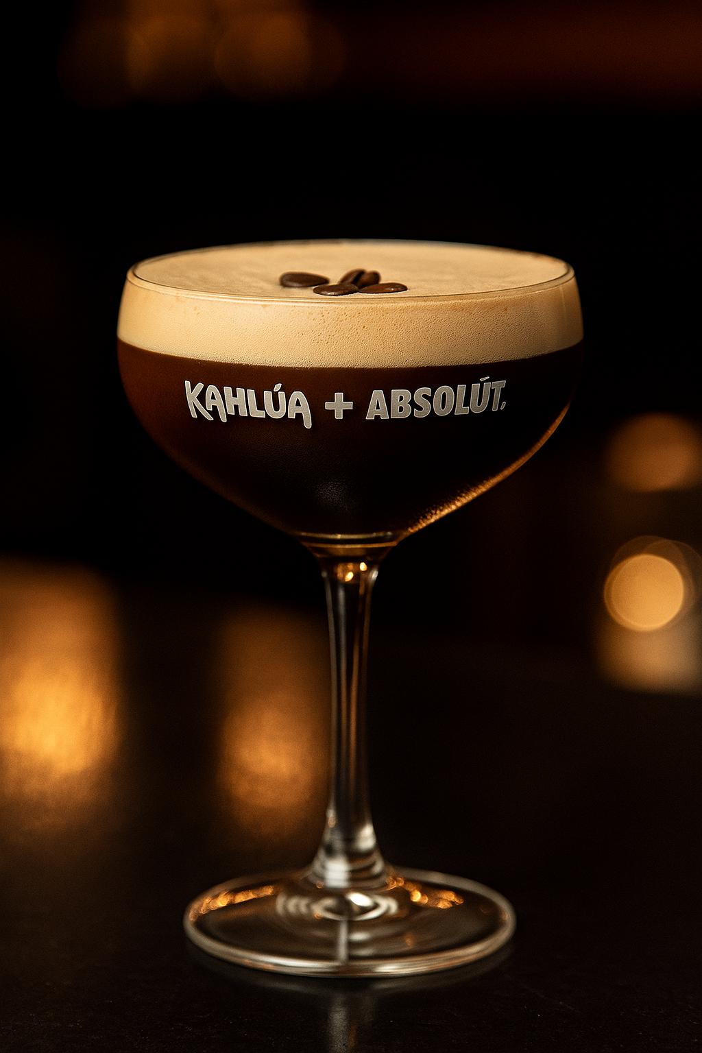 ABSOLUT x KAHLÚA Cocktail-Coupe Gläser – 2er Set – Original Barware für Espresso Martini & Drinks – Markengläser