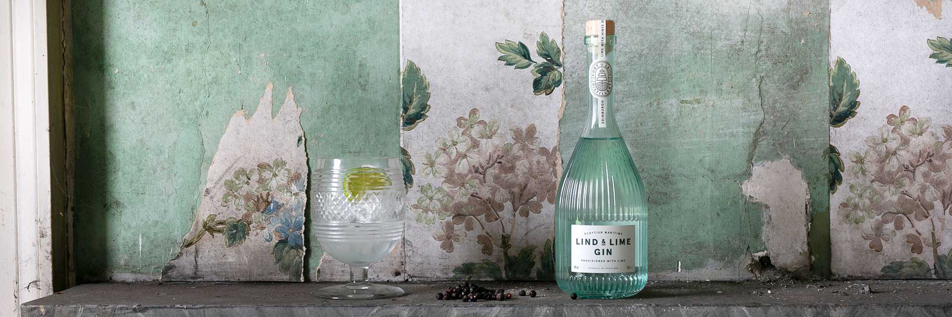 Lind & Lime Schuber Geschenkset - Gin 0,7L (44% Vol) mit 2x Goldberg Yuzu  0,2L + Lind & Lime Edinburgh News Zeitung inkl. Pfand EINWEG- [Enthält Sulfite]