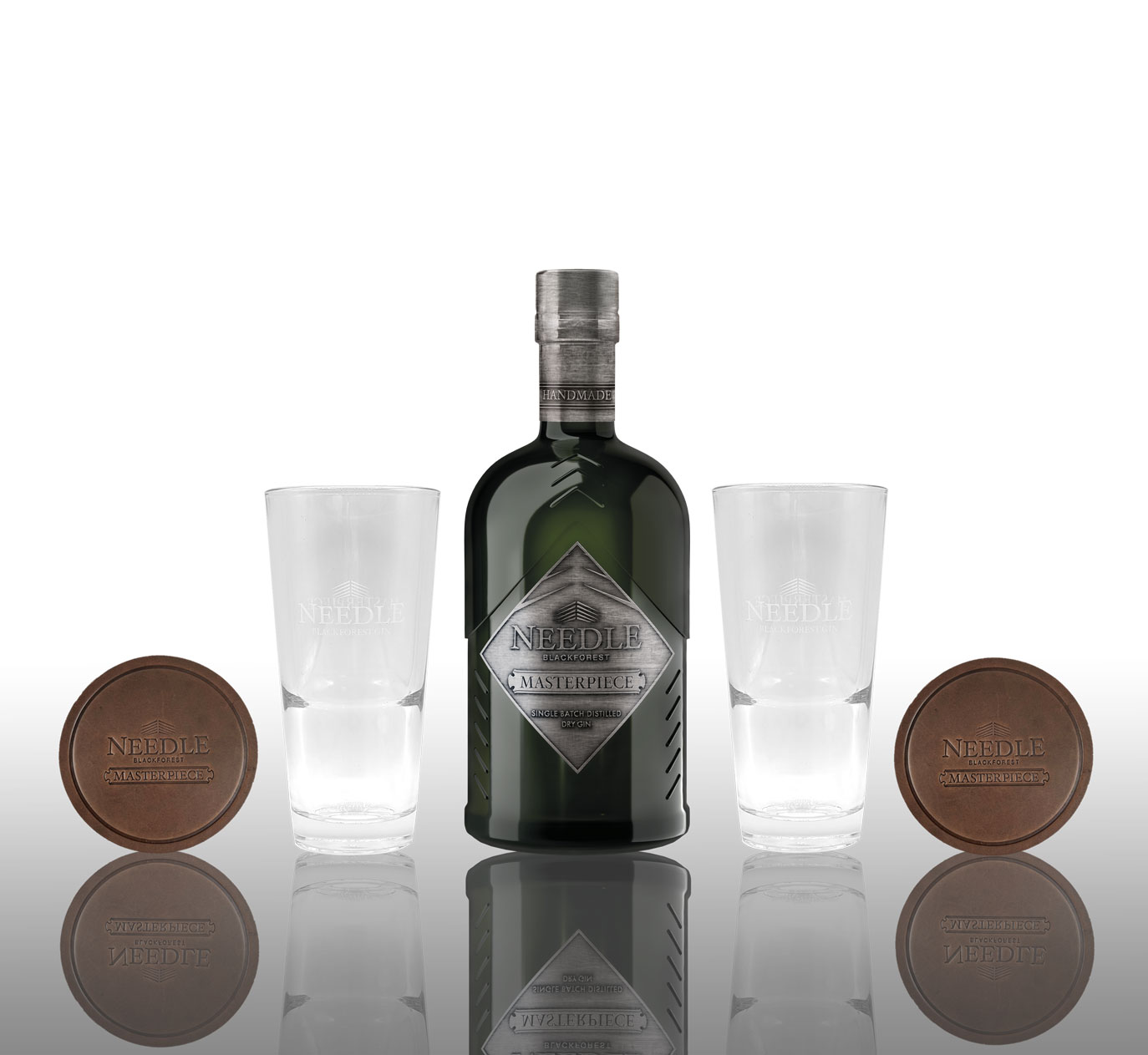 Needle Masterpiece Set - Blackforest Gin 0,5L (45% Vol) + 2x Longdrink Glas und 2 handgegerbte Leder Untersetzer Gratis - [Enthält Sulfite]