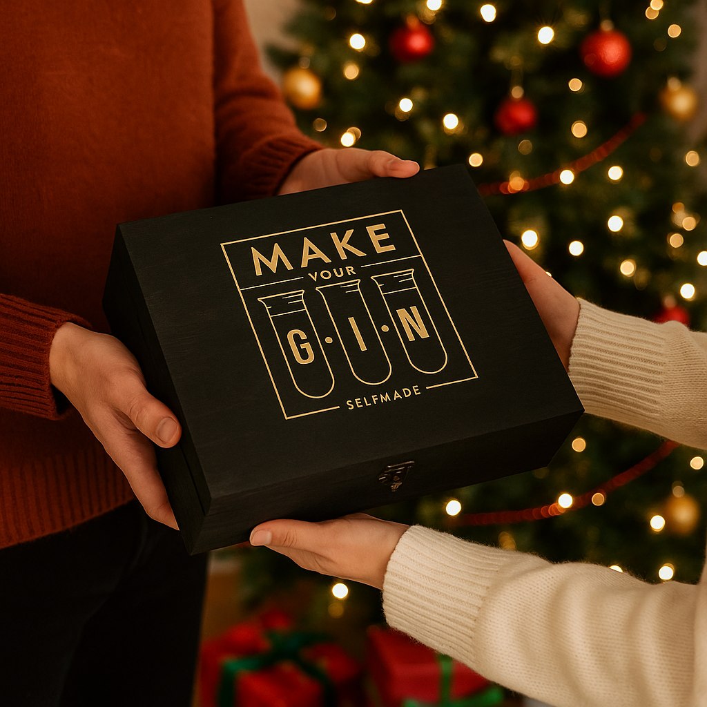 Make Your Gin – Exklusives Geschenkset in edler Holzbox | Gin zum Selbermachen mit 12 Botanicals, Trichter & Rezeptanleitung