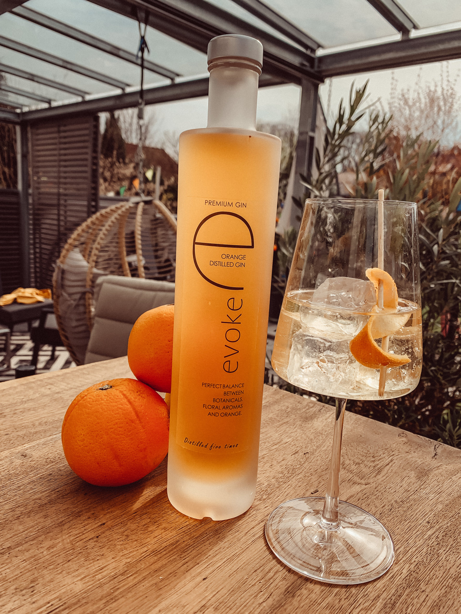 Evoke Orange Gin 0,7L (37,5% Vol) Der 5 fach destillierte Gin mit Orangen Flavour- [Enthält Sulfite]