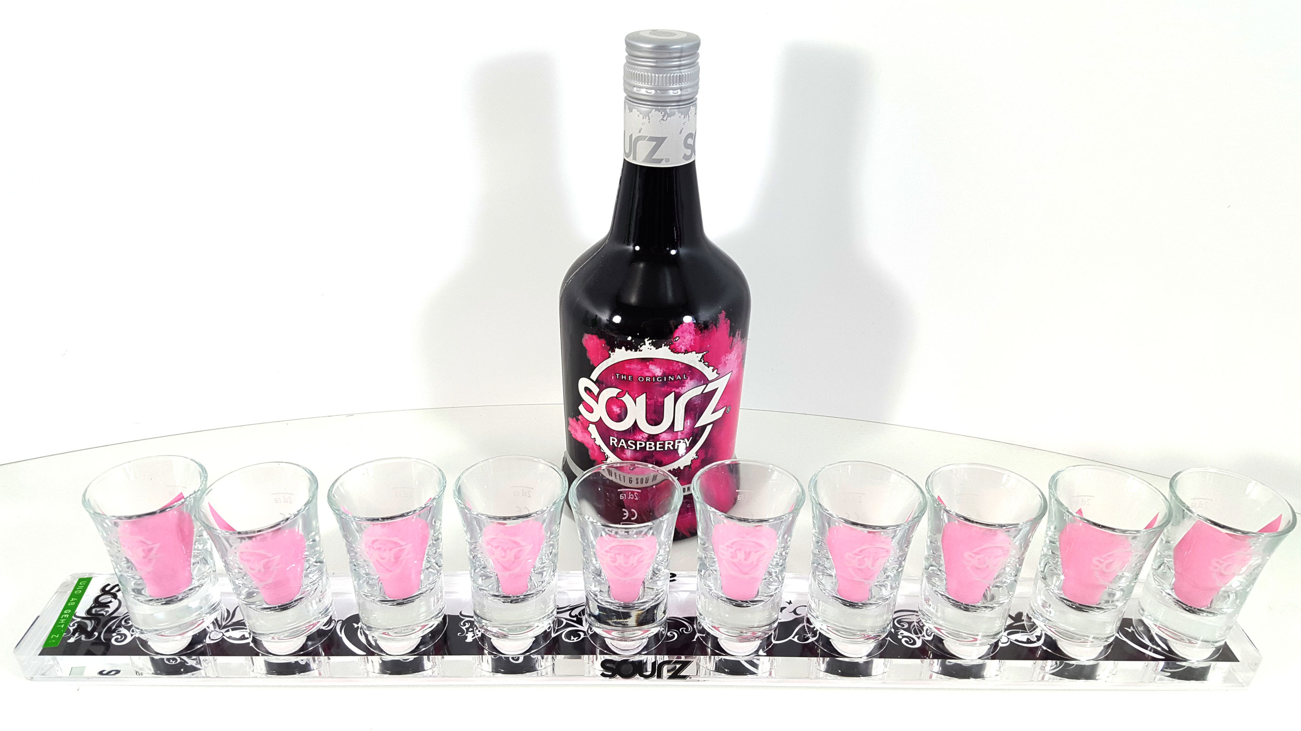 Sourz Raspberry Likör 0,7l 700ml (15% Vol) + 20x Kunststoff Shot- Becher + Shotmeter