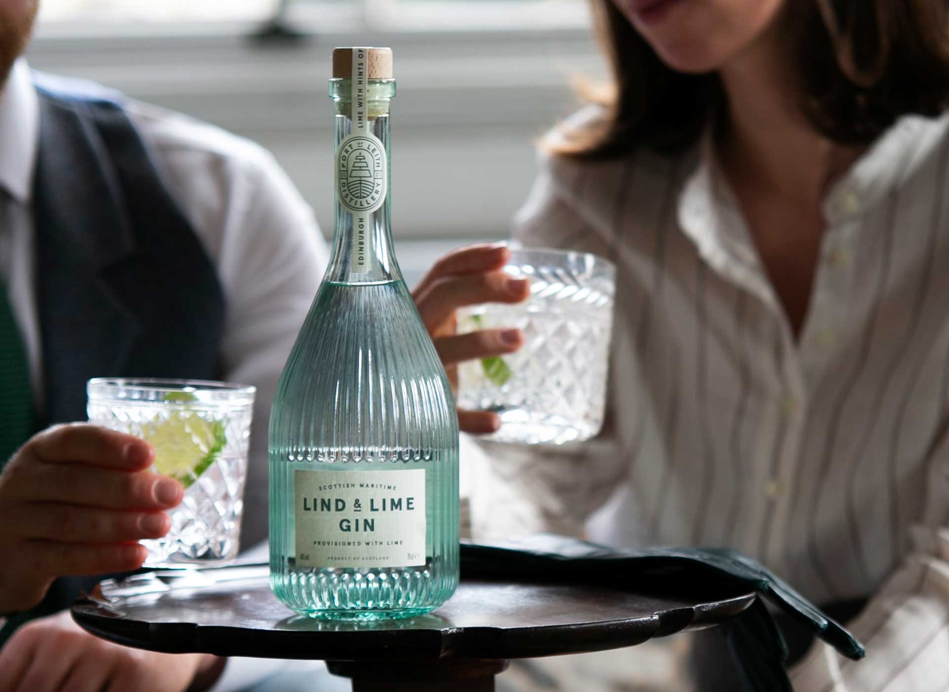 Lind & Lime Schuber Geschenkset - Gin 0,7L (44% Vol) mit 2x Scavi Ice Prestige 0,2L (12% Vol) + Lind & Lime Edinburgh News Zeitung- [Enthält Sulfite]