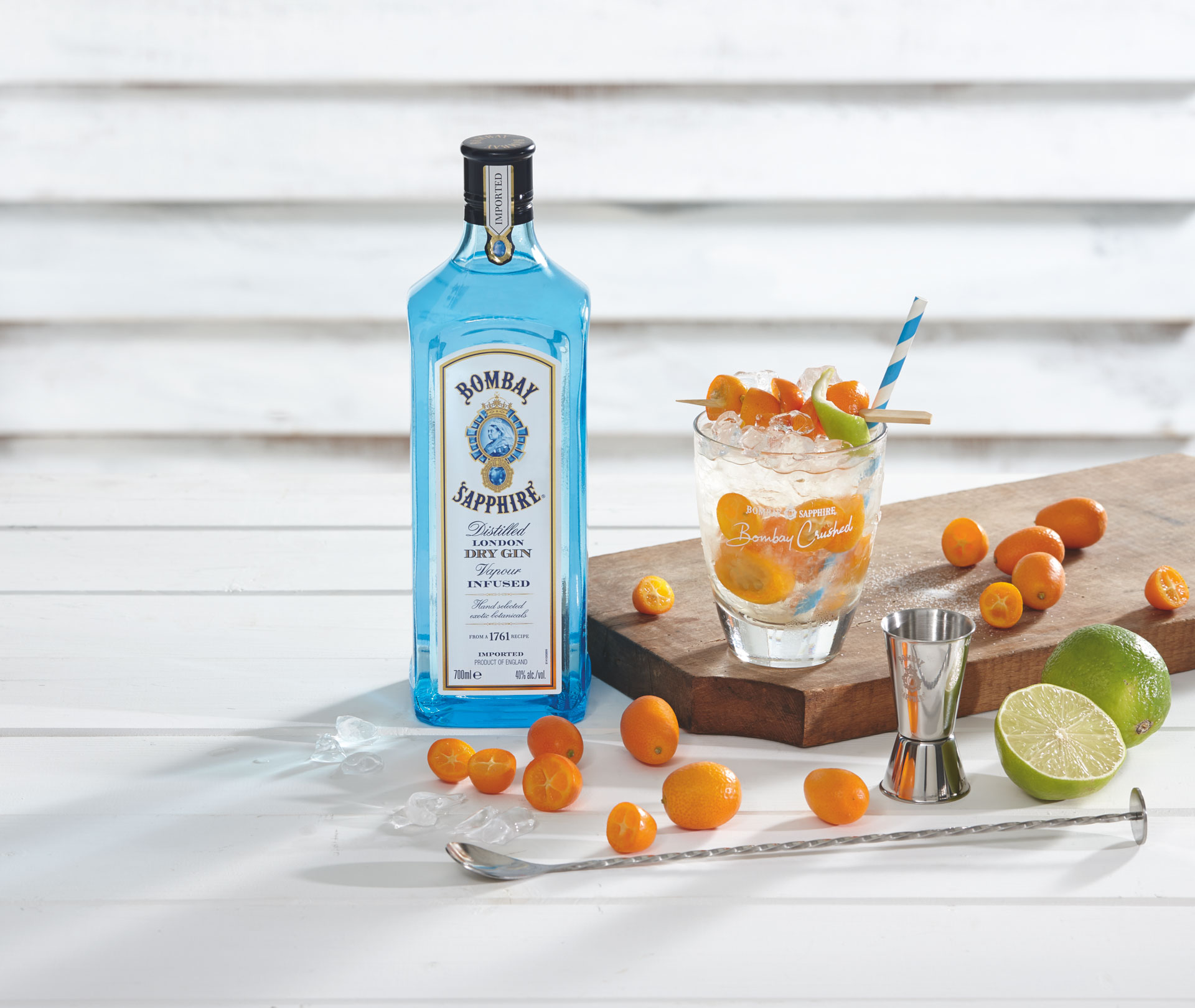Gin Tonic Giftbox Geschenkset - Bombay Sapphire 0,7l 700ml (40% Vol) + 4x Fever Tree Mediterranean Tonic Water 200ml inkl. Pfand MEHRWEG + Geschenkverpackung