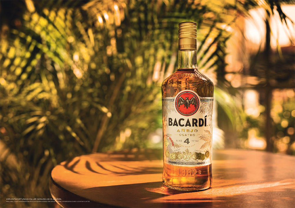 Bacardi Geschenkset - Bacardi Anejo Cuatro 4 Jahre Rum 0,7l 700ml (40% Vol) + 4x Coca Cola 0,2L Inkl. Pfand MEHRWEG- [Enthält Sulfite]