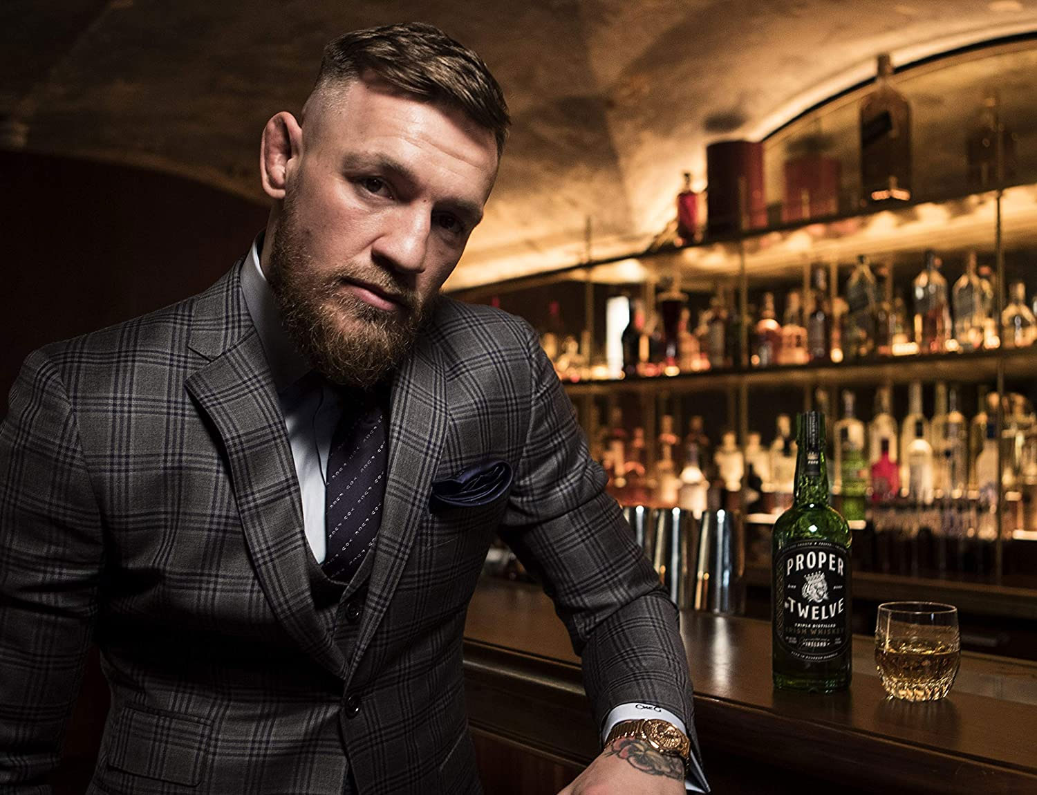 Conor McGregor Geschenkset Proper Twelve Whisky 0,7L (40% Vol) + 2 Tumbler Kristalloptik- [Enthält Sulfite]