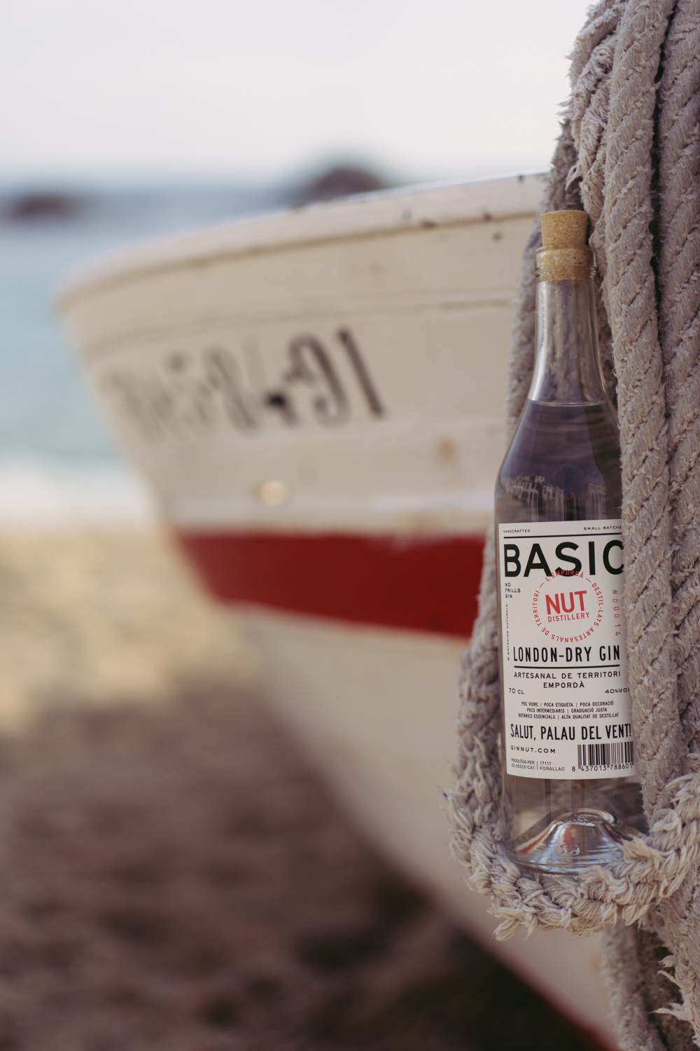 NUT 2er Set Basic London Dry Gin 2x 0,7L (40% Vol) NUT Distillery No Frills Gin 6 Botanicals- [Enthält Sulfite]