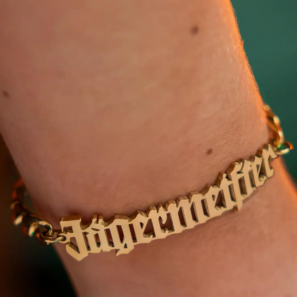 Jägermeister Goldarmband – Statement-Schmuck mit Charakter