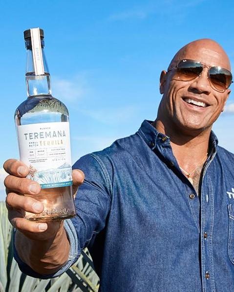 Teremana Silver Geschenkset Tequila Blanco 0,7L (40% Vol) mit 6 teiligem Barset Dwayne The Rock Johnson Tequila Silver - [Enthält Sulfite]