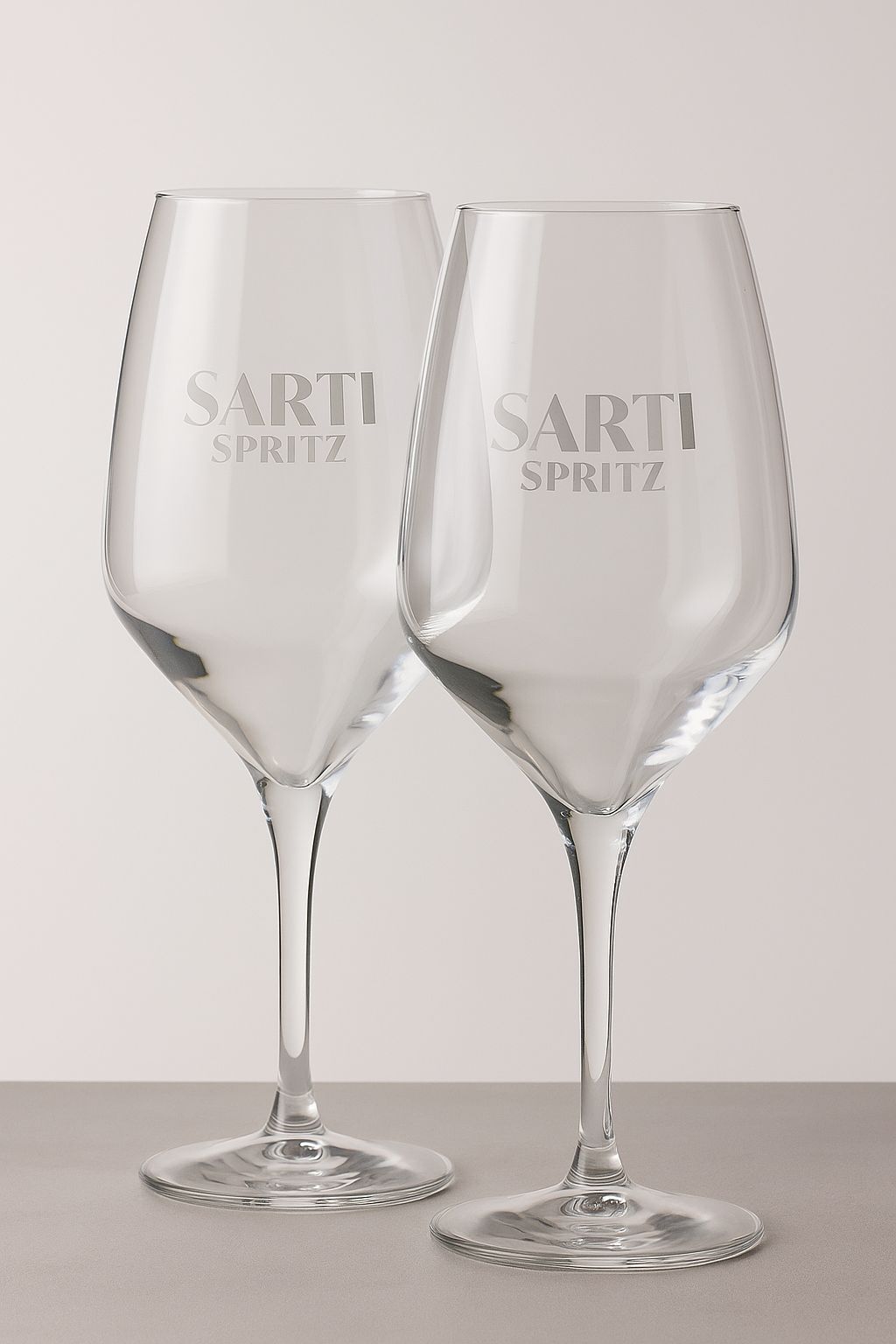 Sarti Spritz Geschenkset – Sarti Rosa 0,7L (14% Vol.) mit 2 Original Sarti Spritz Gläsern in Geschenkbox – Aperitivo Set- [Enthält Sulfite]