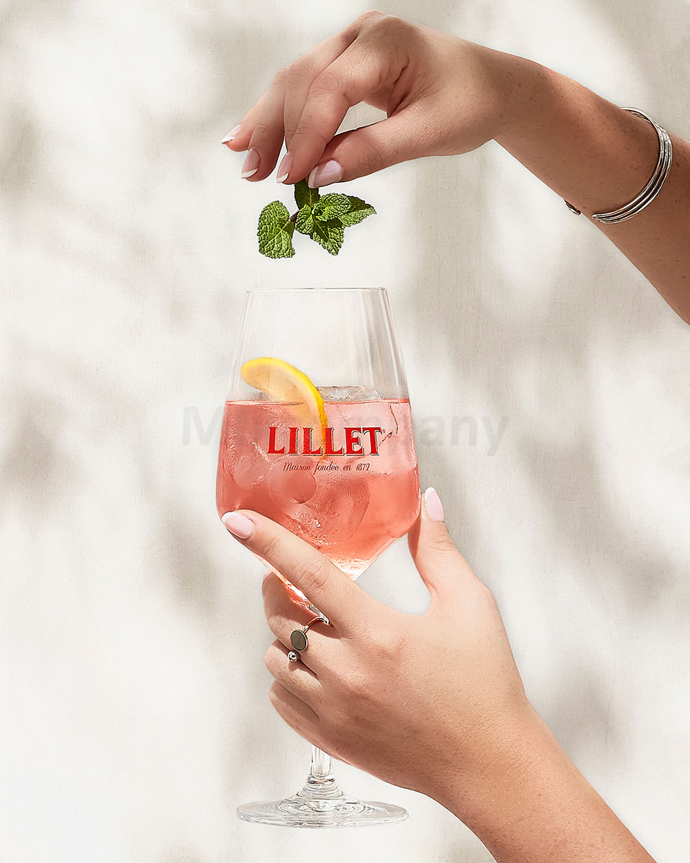 Lillet Schuber Geschenkset - Lillet Blanc Aperitiv de France 750ml (17% Vol) + 2 Lillet Gläser