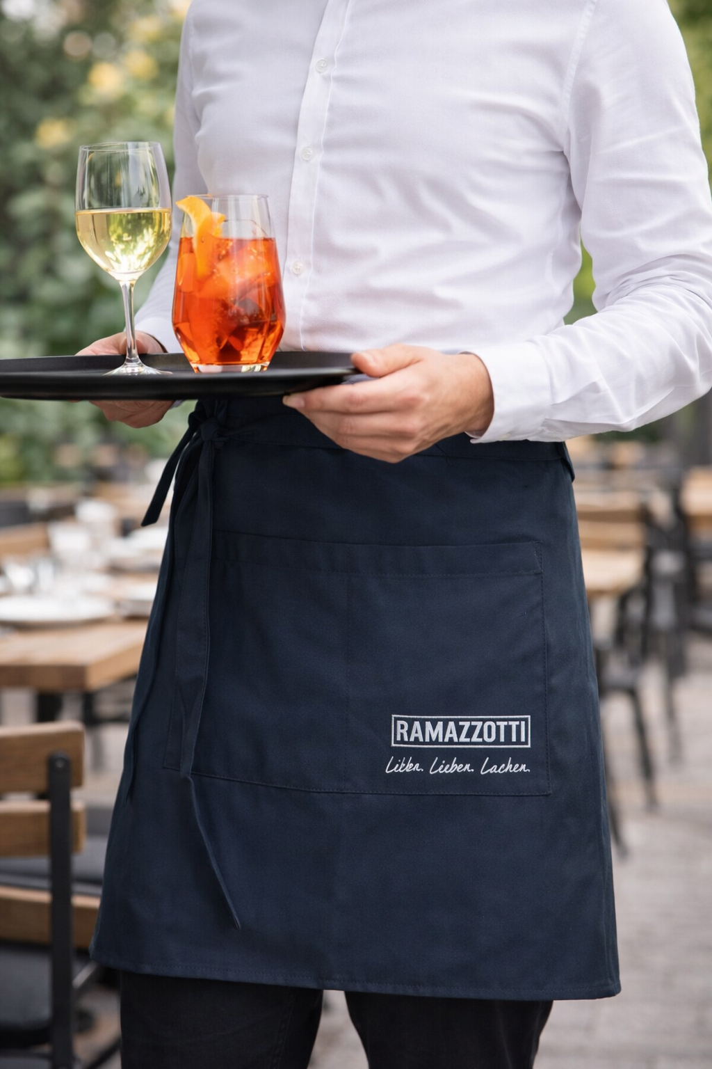 Ramazzotti Kellnerschürze Blau – Gastronomie Barschürze aus Baumwolle – mit Fronttasche – Gastro Qualität