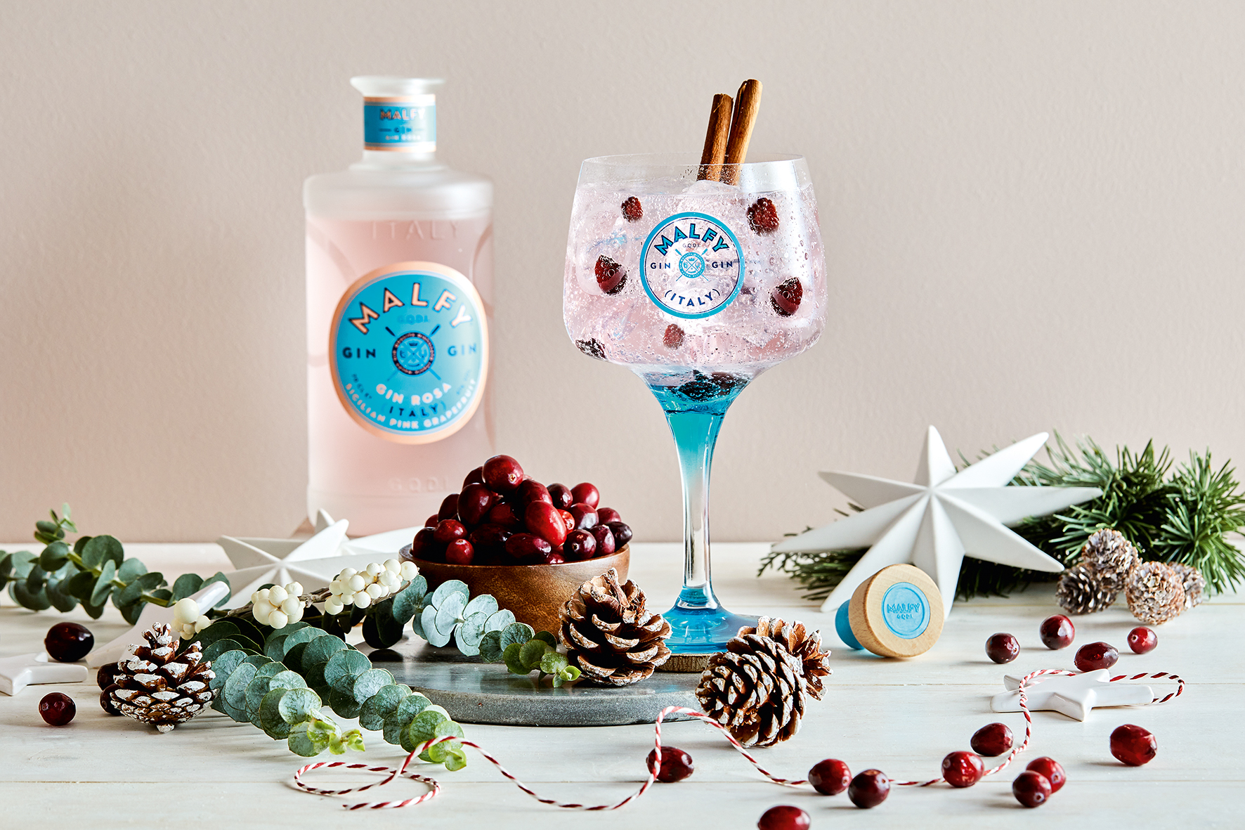 Malfy Gin Tonic Giftbox Set - Malfy Gin Rosa 0,7l - 700ml (41% VOL) + 1x Goldberg Yuzu 1x Fever Tree Mediterranean 1x Thomas Henry Tonic 1x Schweppes Dry Tonic- Inkl. Pfand MEHRWEG- [Enthält Sulfite]