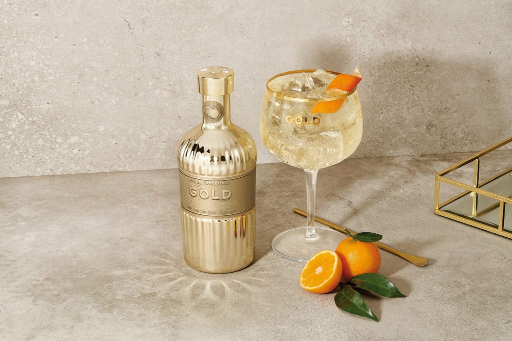 Gin Gold Geschenkset 999.9 0,7L (40% Vol) + hochwertiges Ballonglas in Kristalloptik Finest Tangerines Gin Gold - [Enthält Sulfite]